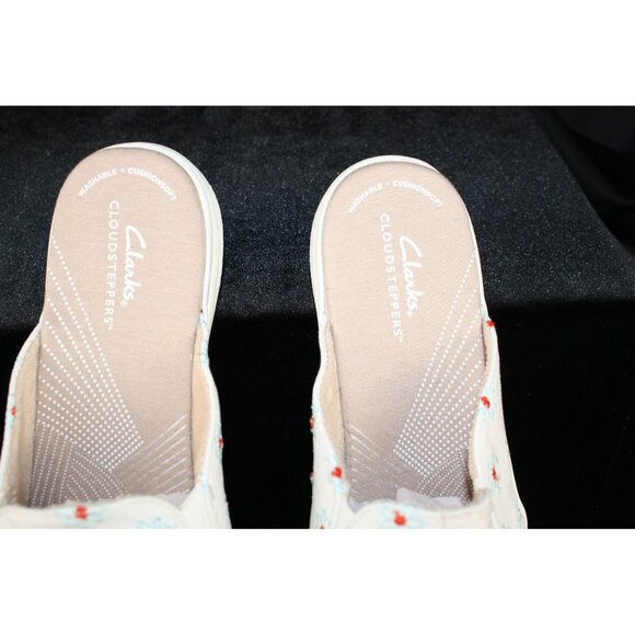 Clarks Cloudsteppers Women's Slip-on Canvas Shoes 12m - Picture 3 of 9